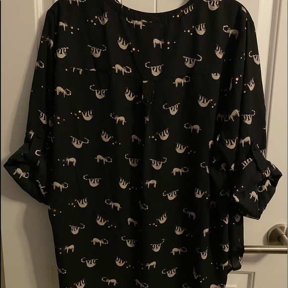 ❌SOLD❌ HARPER SLOTH PRINT GEORGETTE PULLOVER - Picture 6 of 6